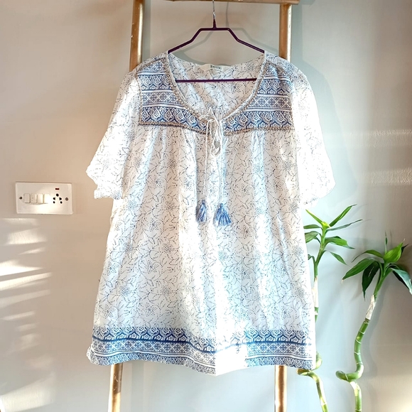 White and Blue Cotton Plus Top - Picture 3 of 15